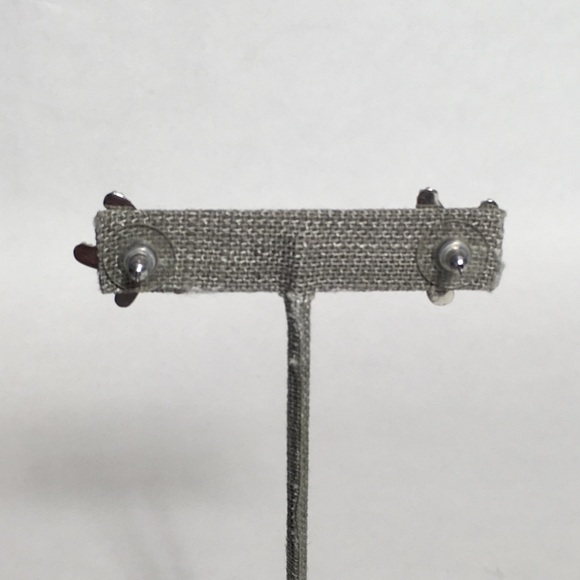 C. Wonder starfish studs - Picture 2 of 3